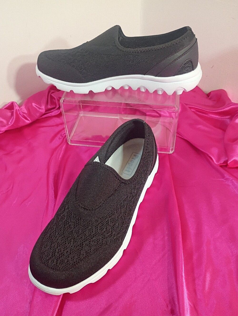 Propet Women's SZ 10EE TravelActiv Slip-On Sneaker, W5104 , Black .